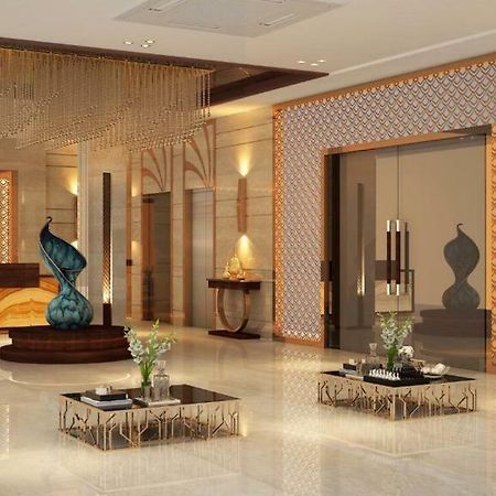 Hotel Palm Luxury In Mainpuri Kültér fotó