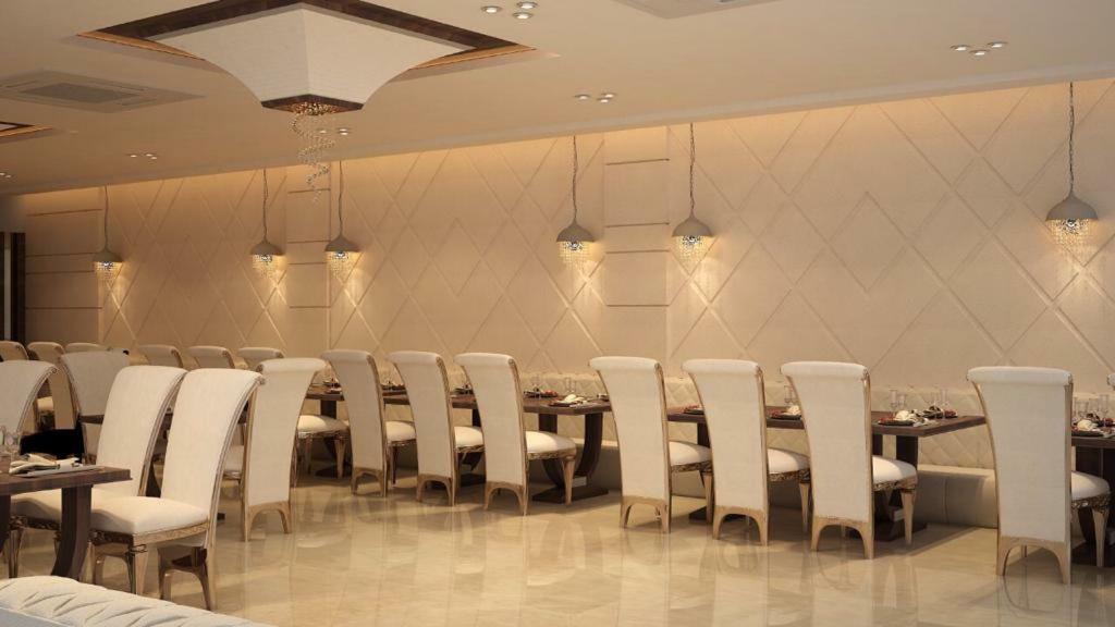 Hotel Palm Luxury In Mainpuri Kültér fotó
